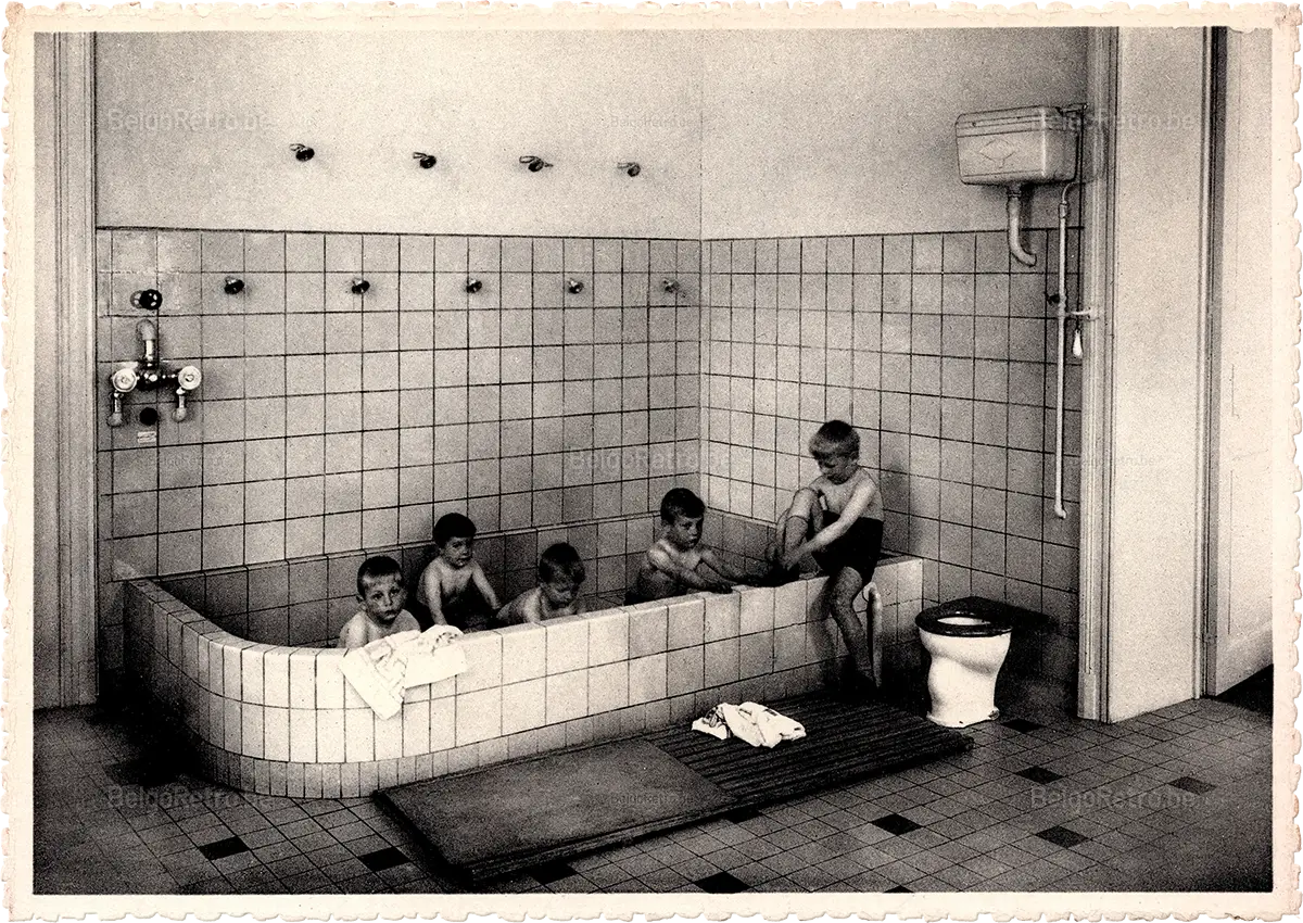  Œuvre Nationale de l’Enfance Colonie de Cortil-Noirmont Section des Petits : Salle d’hygiène.   Photo A. Hoc, Gembloux 