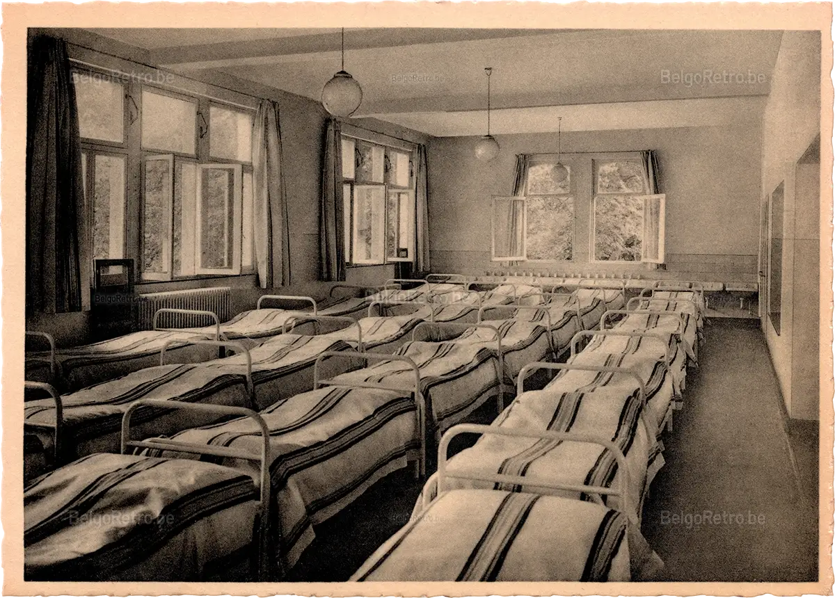  Œuvre Nationale de l’Enfance Colonie de Cortil-Noirmont Un dortoir.  Photo A. Hoc, Gembloux  Ern. Thill, Bruxelles 