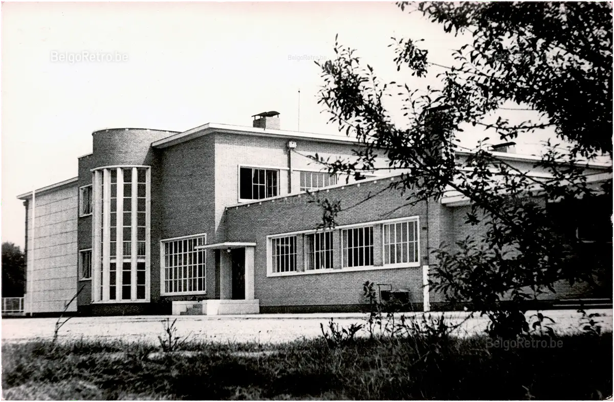  Jeugdherberg ’’t’ Paddevenne’’, Hofstade  Foto Frank Denis  Uitgave Vlaamse Jeugdherbergcentrale 