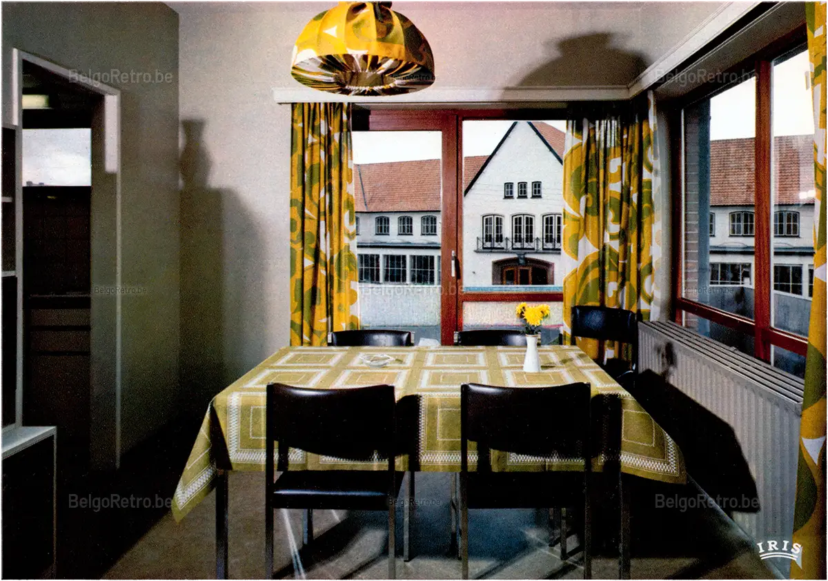 IRIS Vakantiecentrum - Centre de vacances ZON EN ZEE B 8440 WESTENDE - Tel. 058.25051  Appartement  Uitg. Thill, N.V., Brussel 