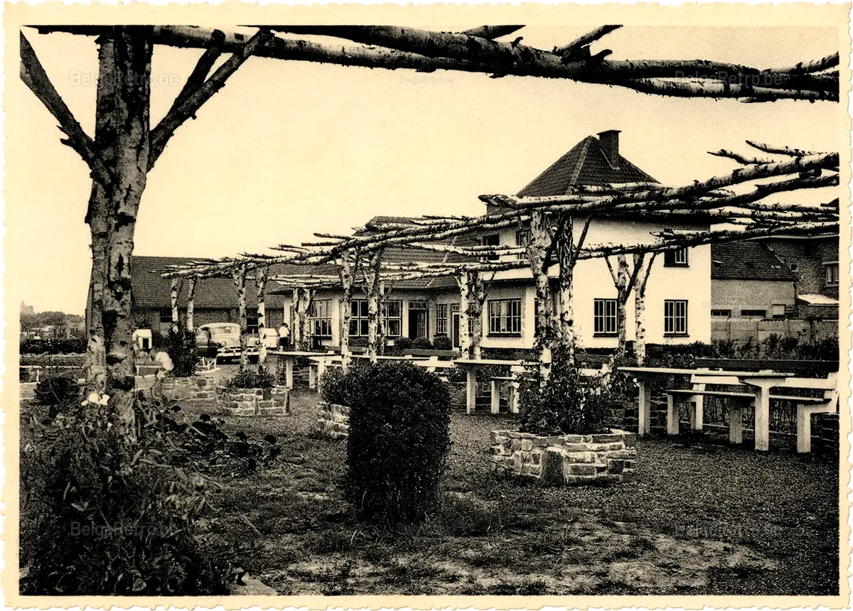   Vacantiecentrum ’’ZON EN ZEE’’ V.Z.W.B. WESTENDE Tel. : Nieuwpoort 234.90 Secretariaat. Secrétariat.  Ern. Thill, Brussel 