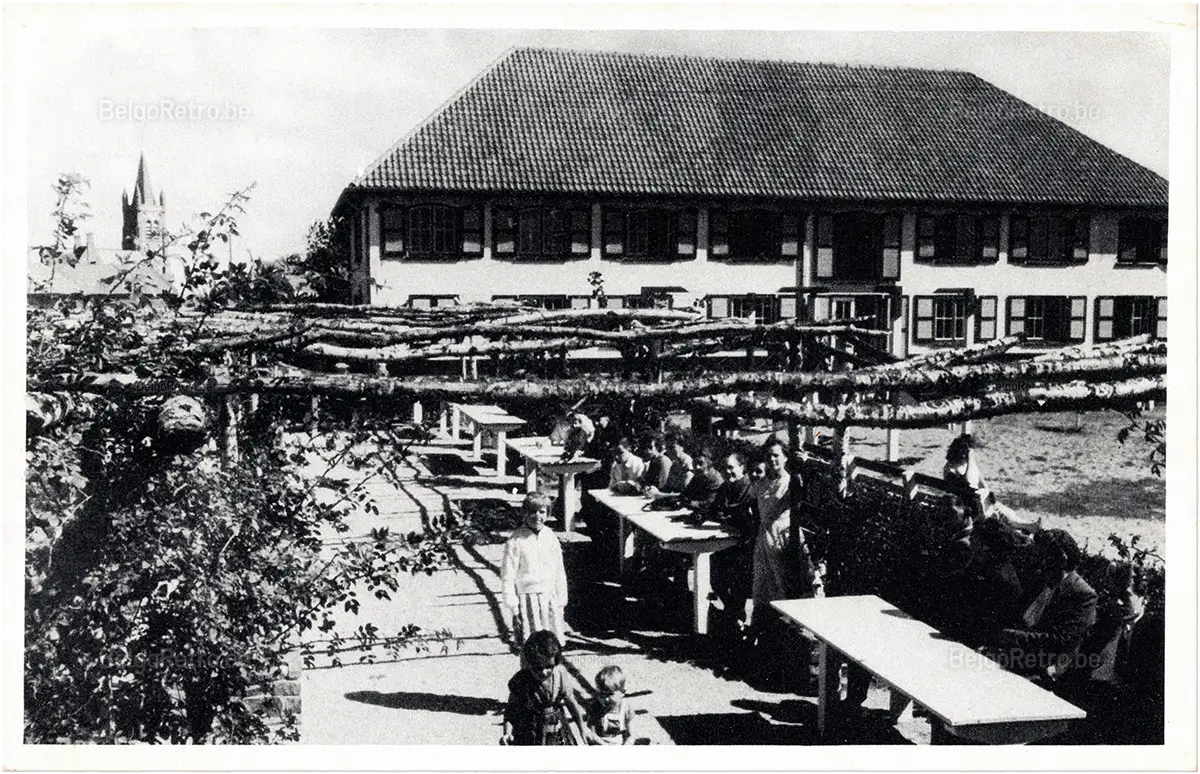   Vacantiecentrum - Centre de Vacances ’’Zon en Zee’’ Westende Tel. (058) 234.90 Groot paviljoen Grand Pavillon  Uitgave ’’MESS’’ Driekroezen - Brugge 