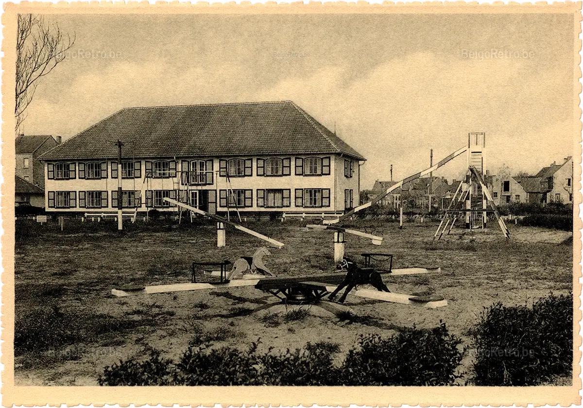   Vacantiecentrum ’’ZON en ZEE’’ V.Z.W.B. WESTENDE Tel. : Nieuwpoort 234.90 Groot paviljoen. Grand pavillon.  Les Editions ’’Arduenna’’, à Marche en Famenne Photo Clém. Dessart - Reprod. Interd. 