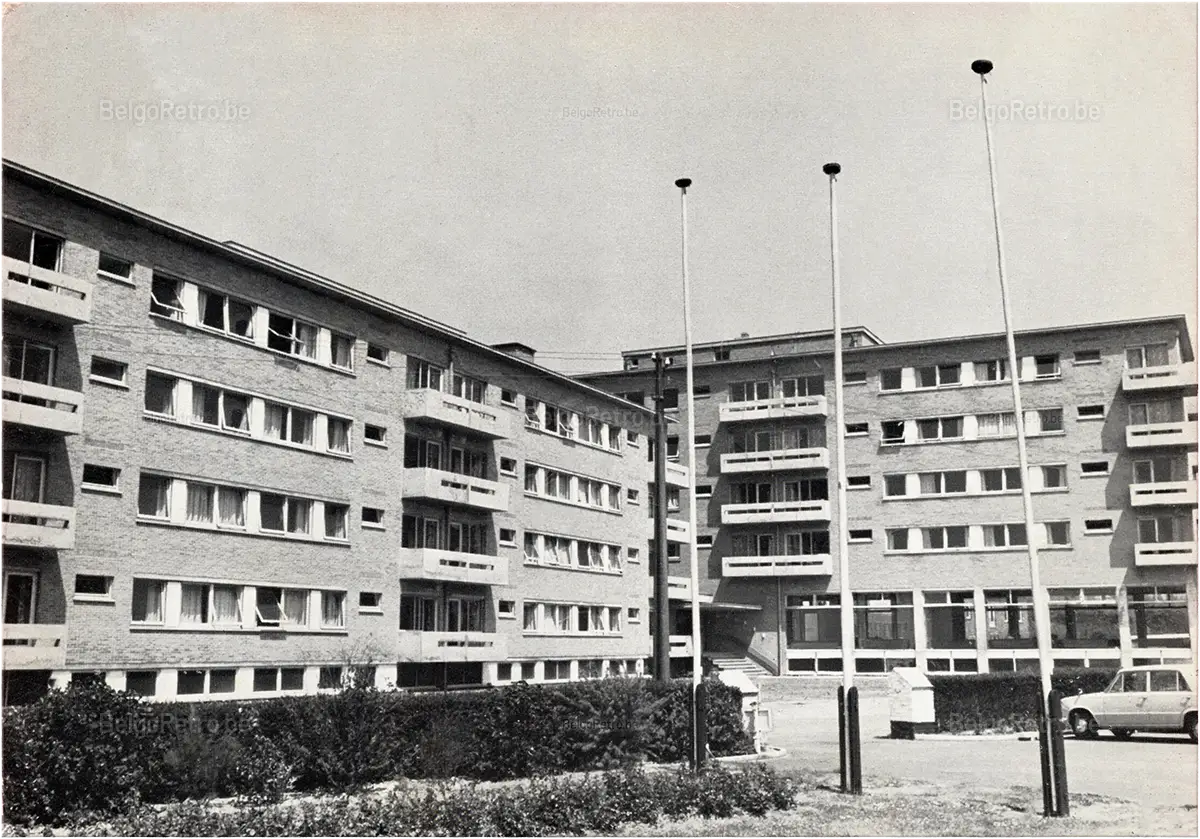   Vakantiecentrum - Centre de Vacances ’’ZON EN ZEE’’ Westende - Tel. (0 58) - 234.90 Parking - Spelen - Paviljoenen Parcage - Jeux - Pavillons  Les Editions ’’Arduenna’’ à Marche en Famenne Photo Clém. Dessart - Reprod. Interd 
