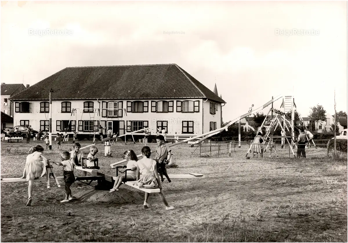 Westende Zon en Zee Mer et Soleil   Uitg. : Huis Van Den Broucke - 33, Essex Scottishlaan Westende 