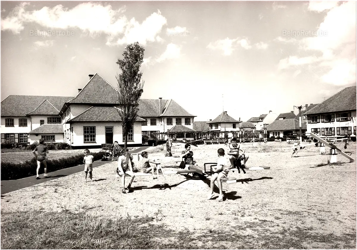   Vacantiecentrum ’’ZON en ZEE’’ V.Z.W.B. WESTENDE Tel. : Nieuwpoort 234.90 Secretariaat - Secrétariat  Les Editions ’’Arduenna’’, à Marche en Famenne Photo Clém. Dessart - Reprod. Interd. 