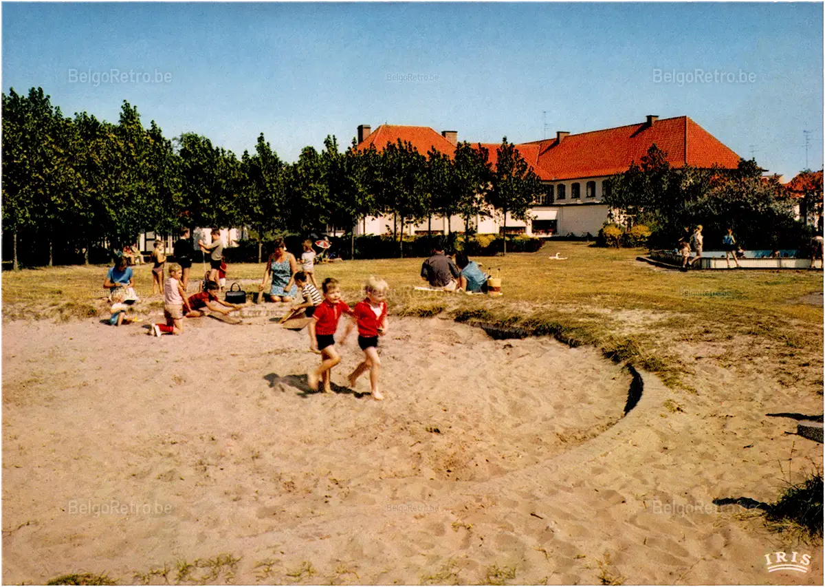 IRIS Vakantiecentrum - Centre de vacances ZON EN ZEE B 8440 WESTENDE - Tel. 058.25051  Receptie  Uitg. Thill, N.V., Brussel 