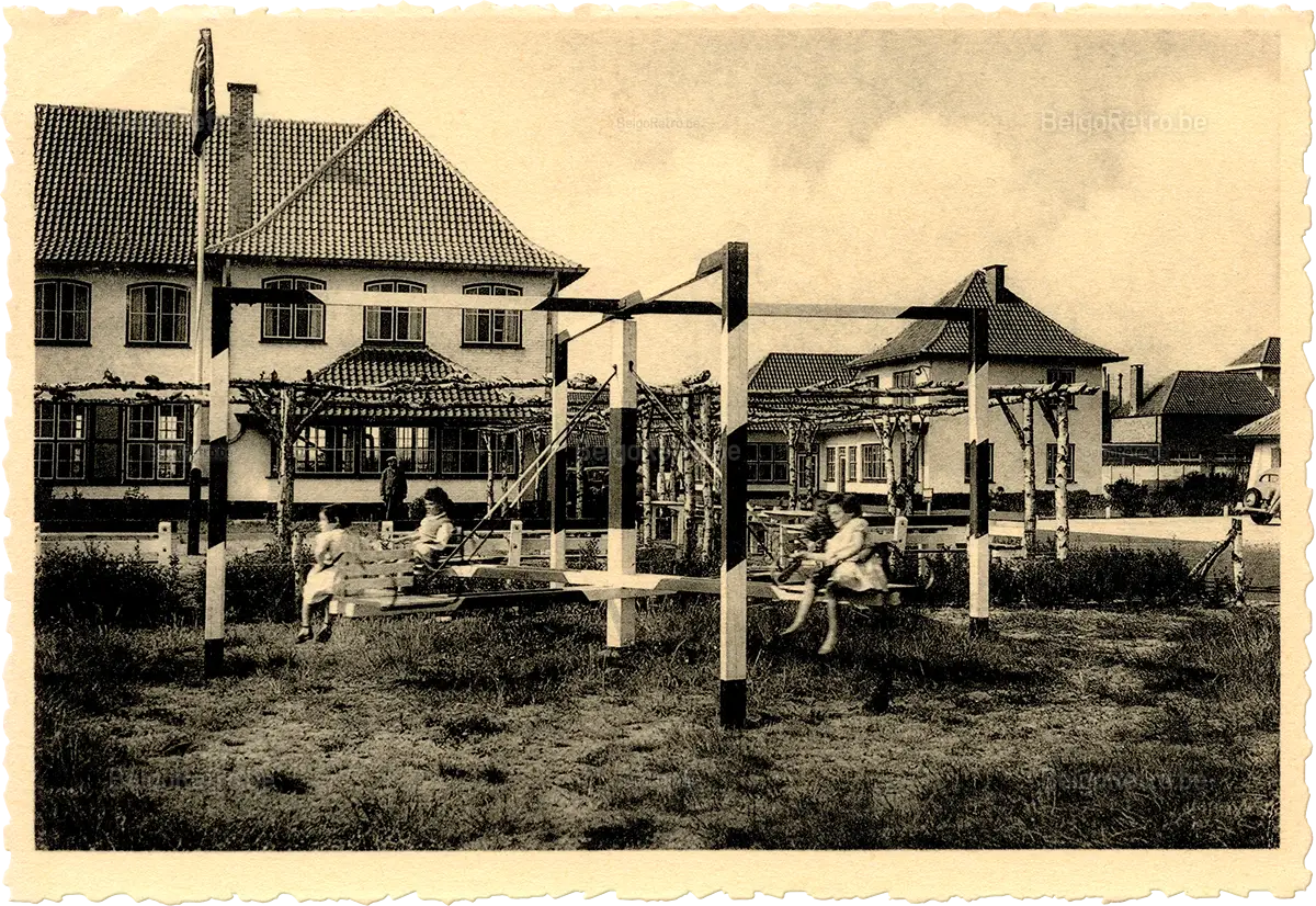 IRIS Vakantiecentrum - Centre de vacances ZON EN ZEE B 8440 WESTENDE - Tel. 058.25051  Patio  Uitg. Thill, N.V., Brussel 