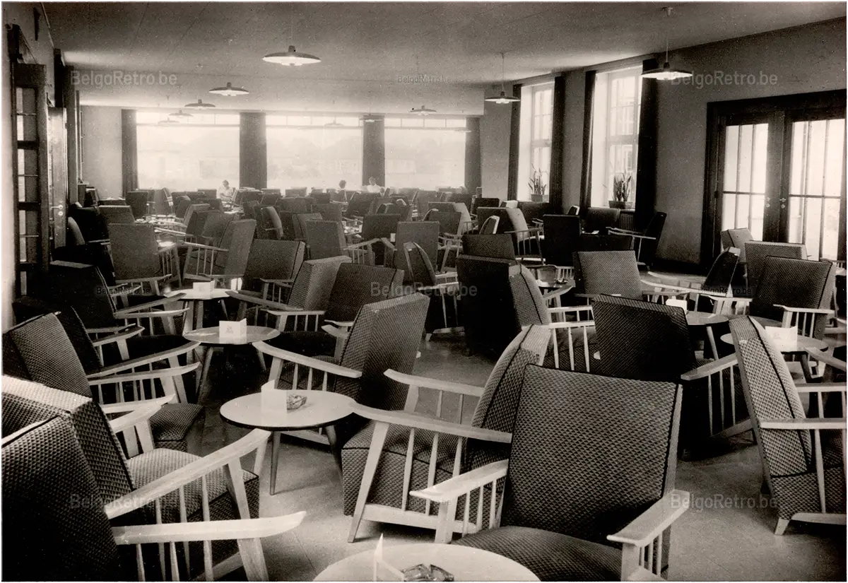   Vacantiecentrum - Centre de Vacances ’’ZON en ZEE’’ Westende - Tél. : (0 58) - 234.90 Salon. Saloon.  Les Editions ’’Arduenna’’, à Marche en Famenne Photo Clém. Dessart - Reprod. Interd. 