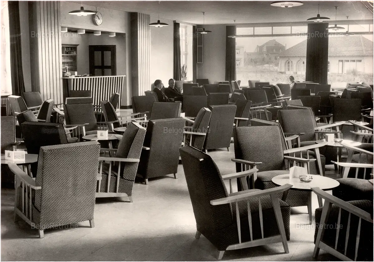   Vacantiecentrum - Centre de Vacances ’’ZON en ZEE’’ Westende - Tél. : (0 58) - 234.90 Coin du salon Hoek van Saloon  Les Editions ’’Arduenna’’, à Marche en Famenne Photo Clém. Dessart - Reprod. Interd. 