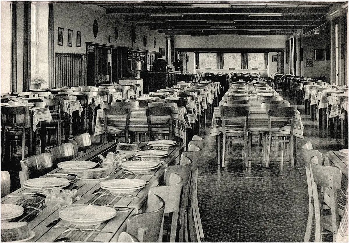   Vacantiecentrum ’’ZON en ZEE’’ V.Z.W.B. Tel. : Nieuwpoort (058) - 234.90 Gedeelte der spijszaal Partie du restaurant  Les Editions ’’Arduenna’’, à Marche en Famenne Photo Clém Dessart - Reprod. Interdite 