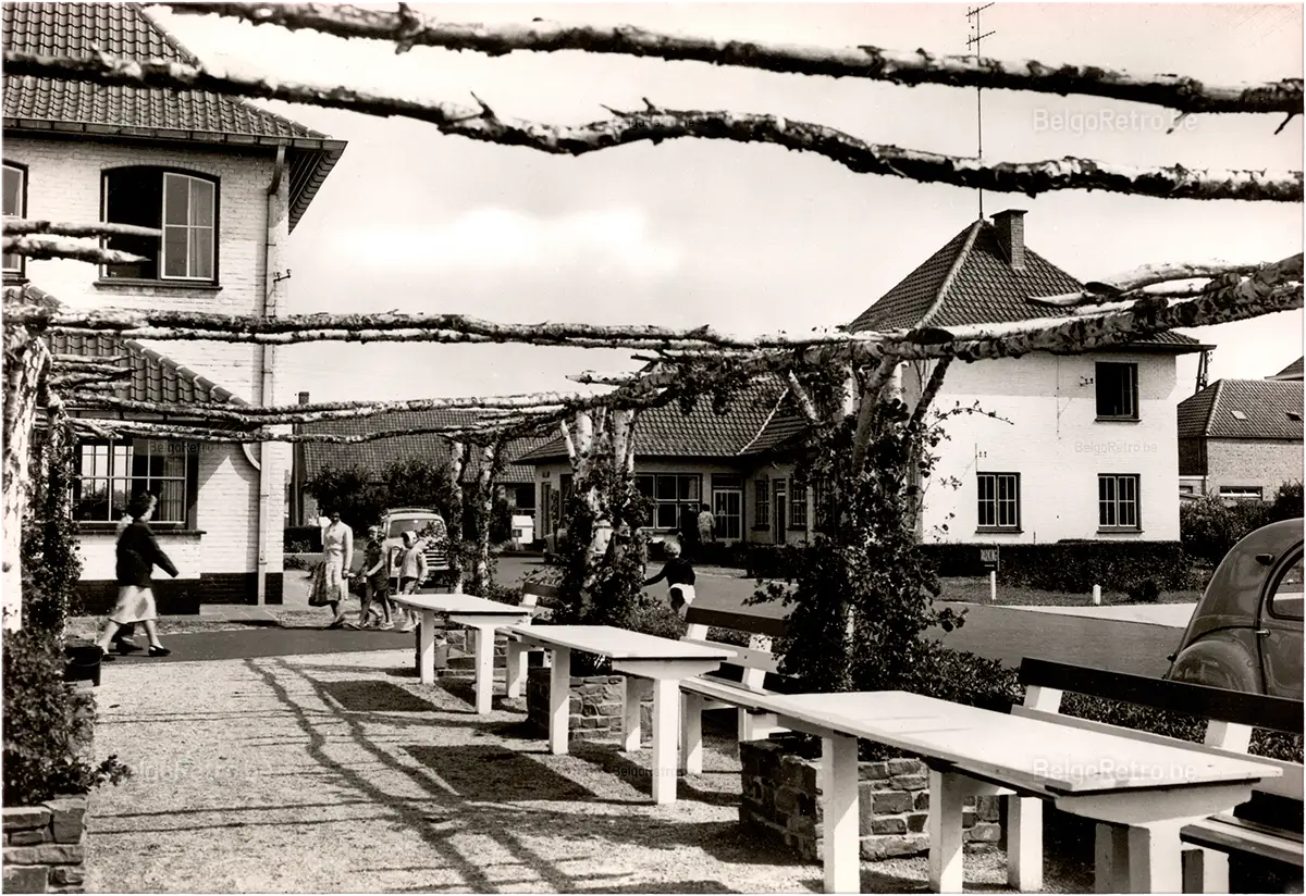   Vacantiecentrum - Centre de Vacances ’’ZON en ZEE’’ Westende - Tél. : (0.58) - 234.90 Secretariaat en Directie Secrétariat et direction.  Les Editions ’’Arduenna’’, à Marche en Famenne Photo Clém. Dessart - Reprod. Interd. 