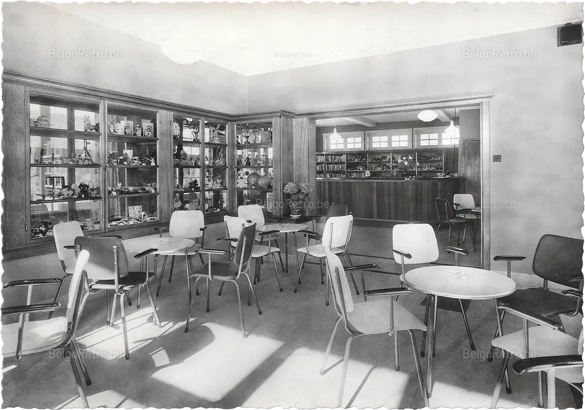   Vacantiecentrum - Centre de Vacances ZON en ZEE Westende - Tel. (058) 234.90 Hoek Ontvangstzaal. Coin de la salle de réception.  Bromophoto Brussel 